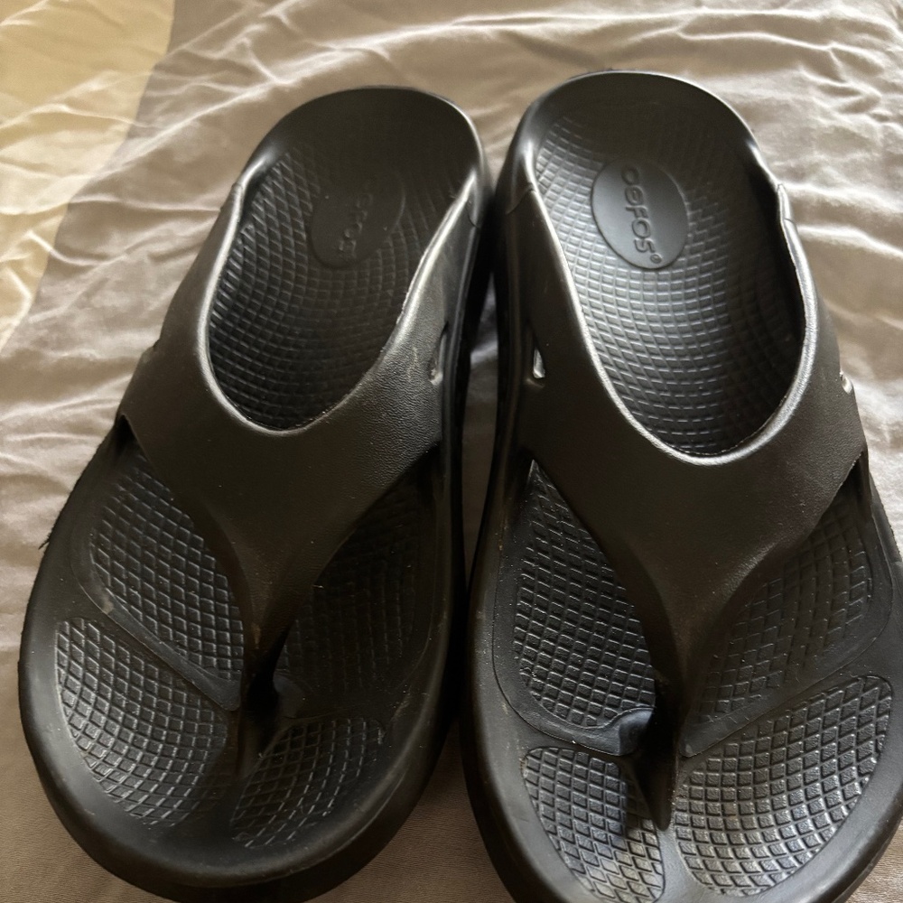 Black OOFOS OORIGINAL RECOVERY Sandals M8 W10